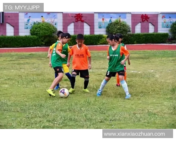 阳春逸夫小学足球明星展现青春活力与团队精神的精彩瞬间 阳春逸夫小学足球明星展现青春活力与团队精神的精彩瞬间